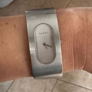 Vintage Gucci 2400L bangle watch